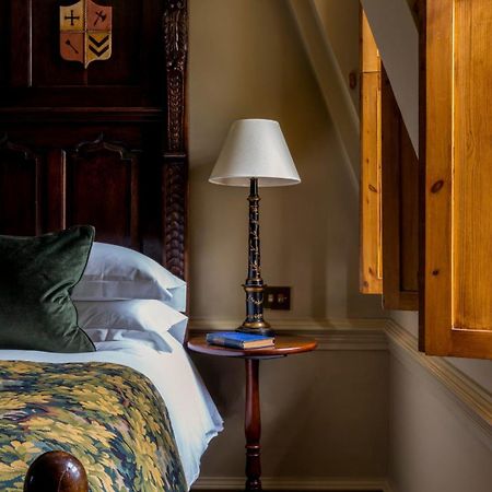 배티 랭글리스 호텔 런던 외부 사진 A bedroom at the hotel