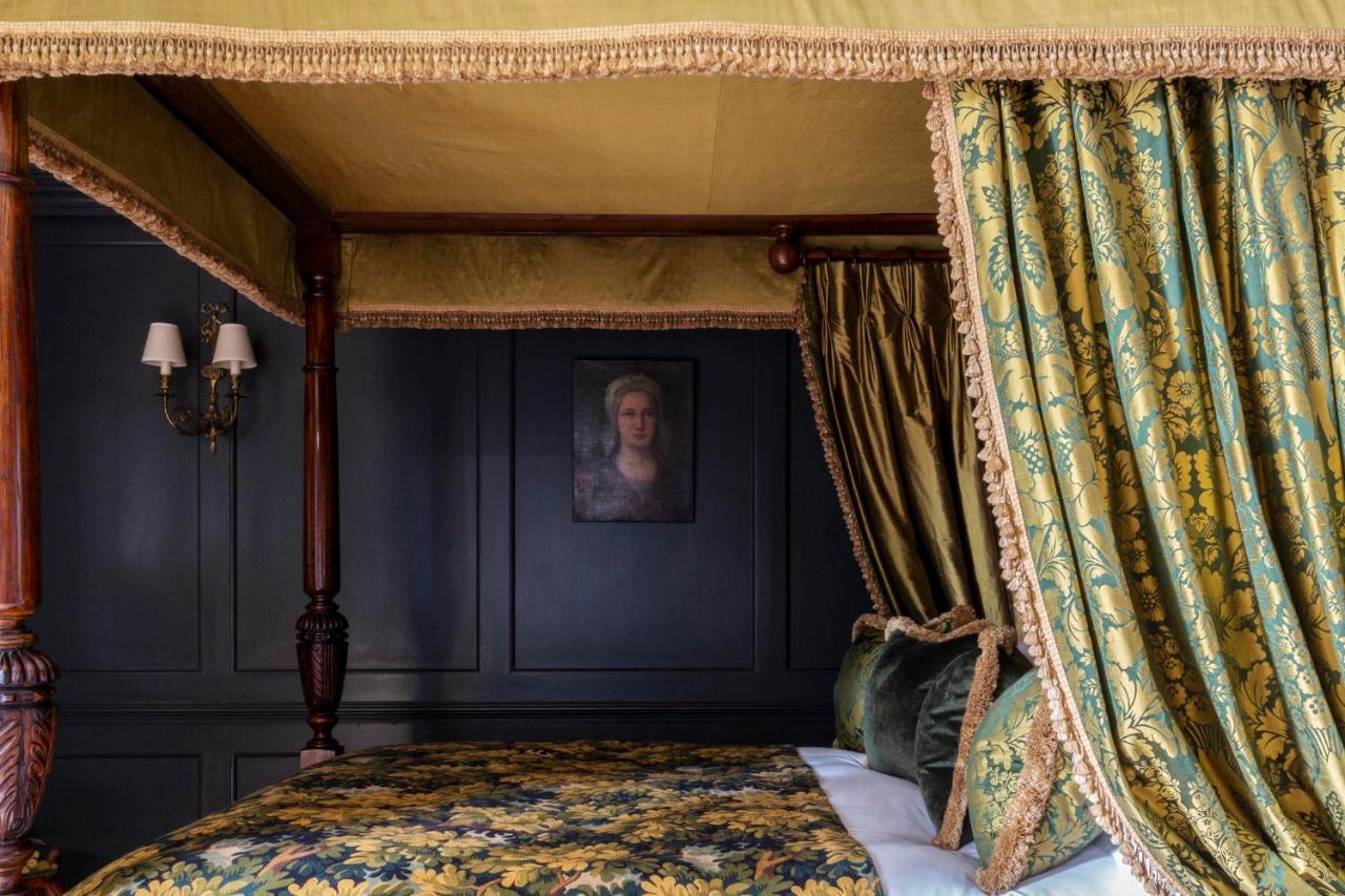 배티 랭글리스 호텔 런던 외부 사진 The bedchamber of Queen Mary