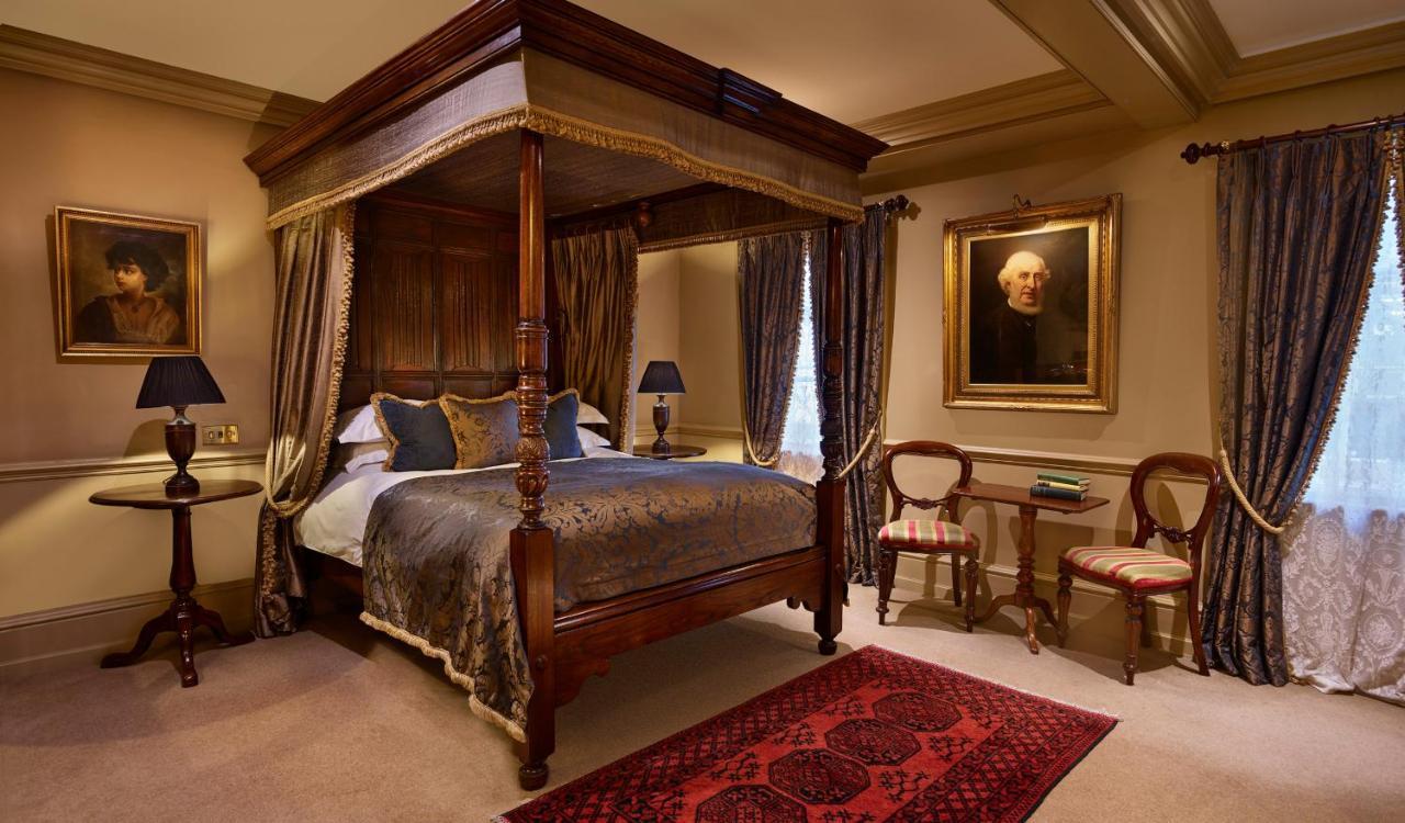 배티 랭글리스 호텔 런던 외부 사진 A bedroom at the hotel