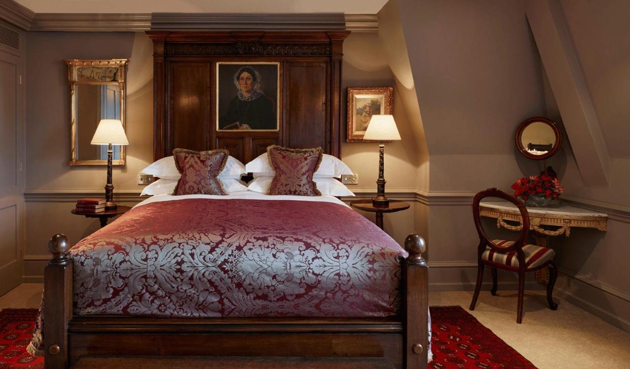 배티 랭글리스 호텔 런던 외부 사진 A bedroom at the hotel