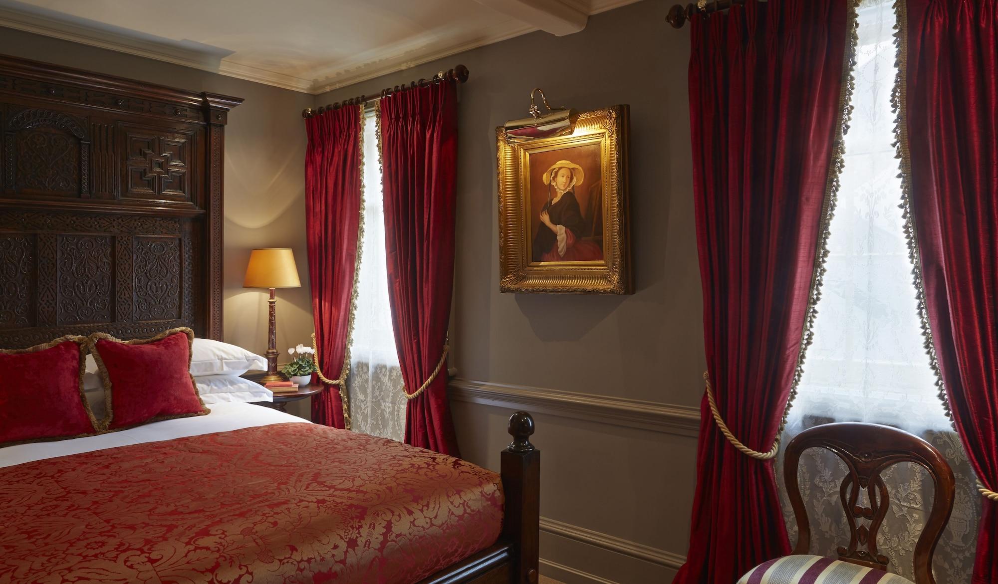 배티 랭글리스 호텔 런던 외부 사진 A bedroom at the hotel