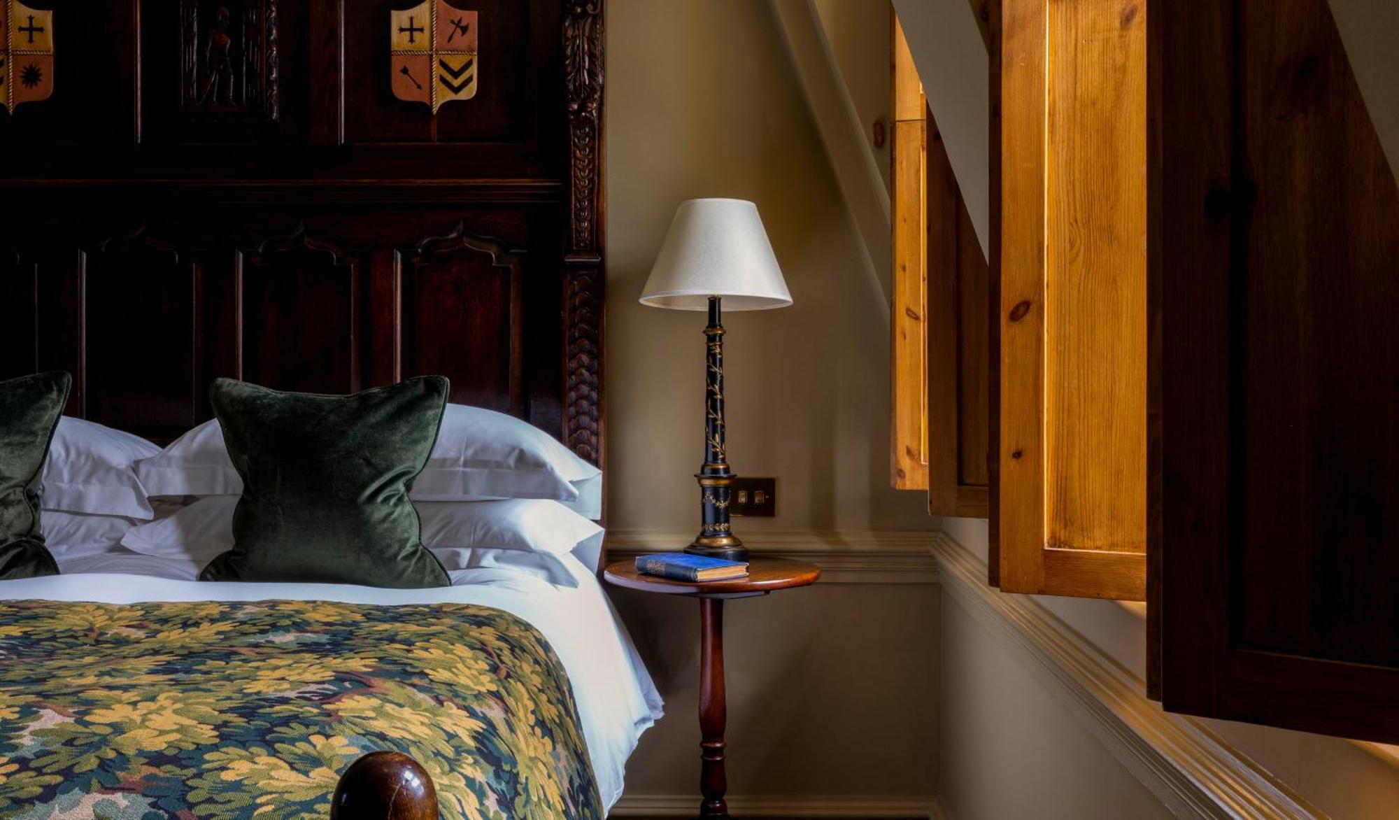 배티 랭글리스 호텔 런던 외부 사진 A bedroom at the hotel