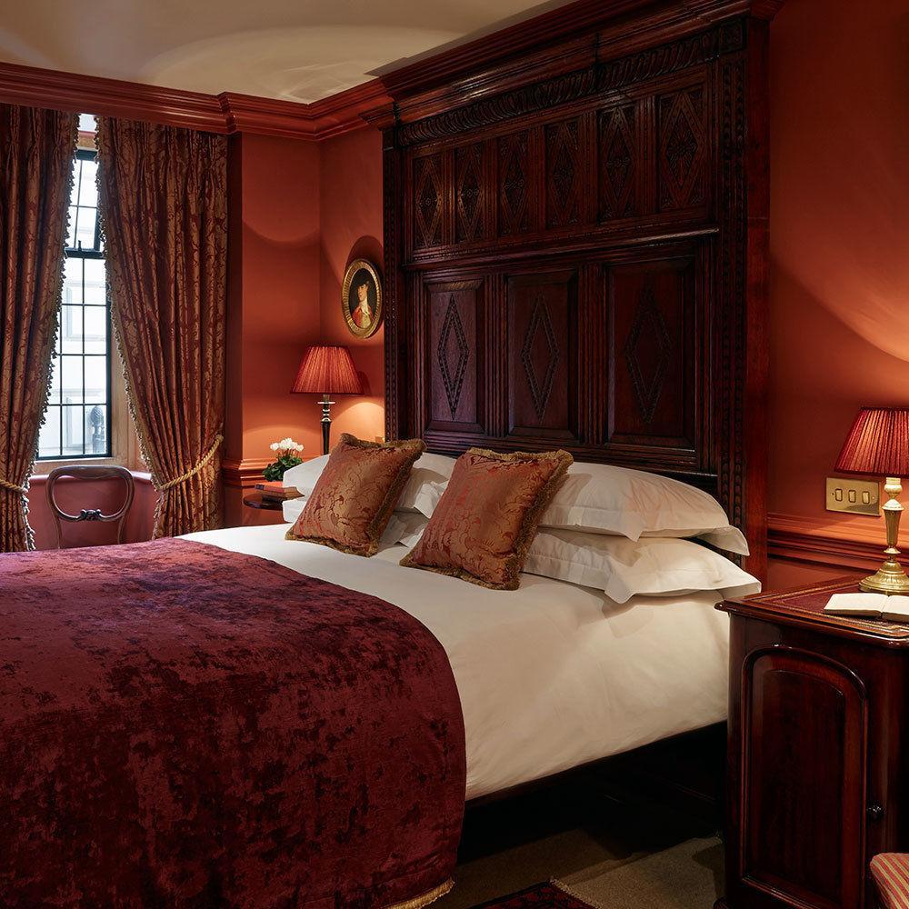 배티 랭글리스 호텔 런던 외부 사진 A bedroom at the hotel