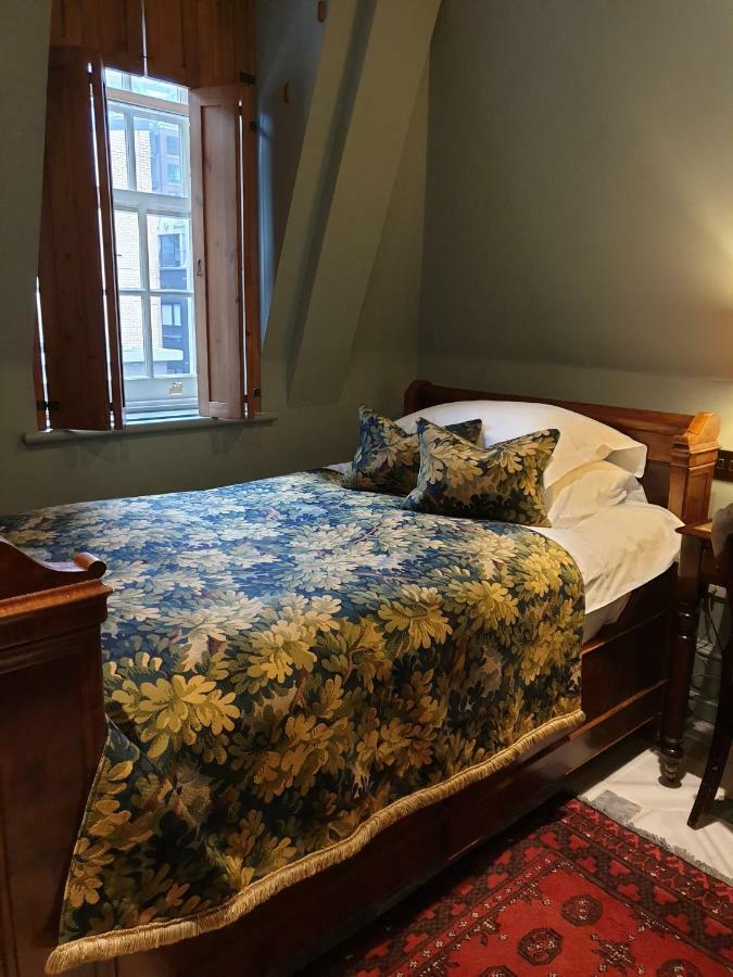 배티 랭글리스 호텔 런던 외부 사진 A guest room at the Inn